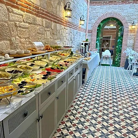 فندق Saratoga 3*