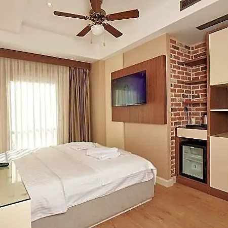 Saratoga فندق 3*