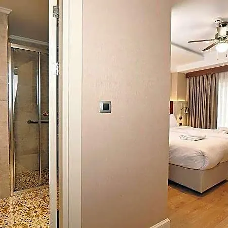 Saratoga فندق