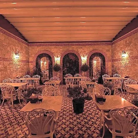 Saratoga فندق 3*